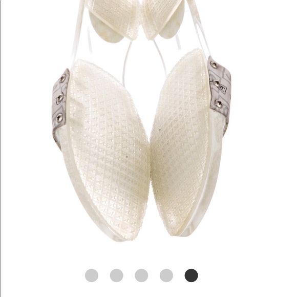 CC CHANEL SLIDES - Picture 4 of 5